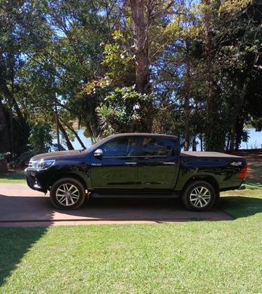TOYOTA HILUX 2.8 SRX 4X4 CD 16V DIESEL 4P AUTOMÁTICO